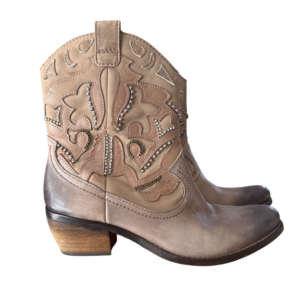Vince Camuto Women Taupe Leather Rhinestone Western Cowboy Ankle Boots Size 7 - Picture 2 of 8